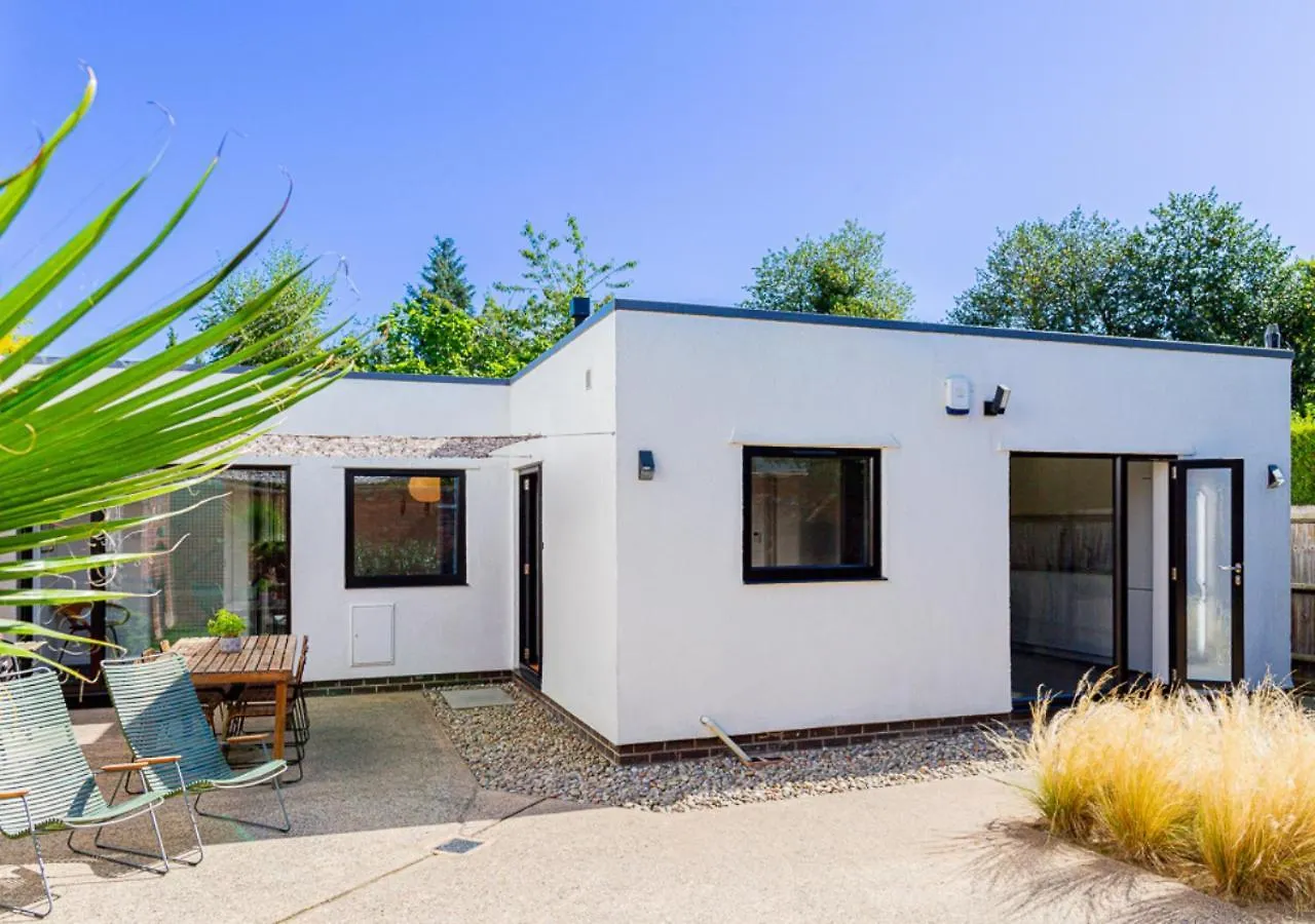 Mid-Century Modern Style 1Bd House With Large Garden Apartment Cheltenham 0*,  United Kingdom