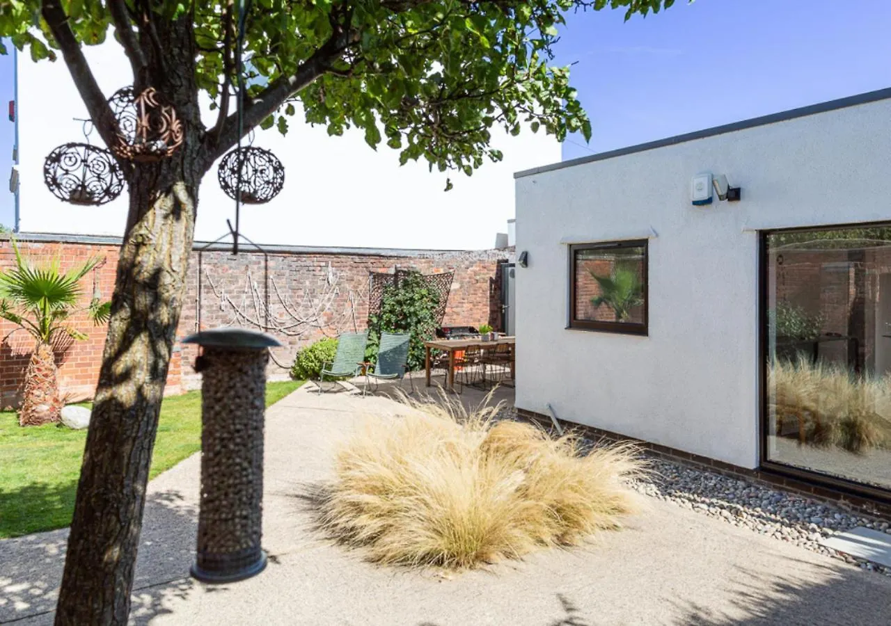 Mid-Century Modern Style 1Bd House With Large Garden Apartment Cheltenham 0*,  United Kingdom