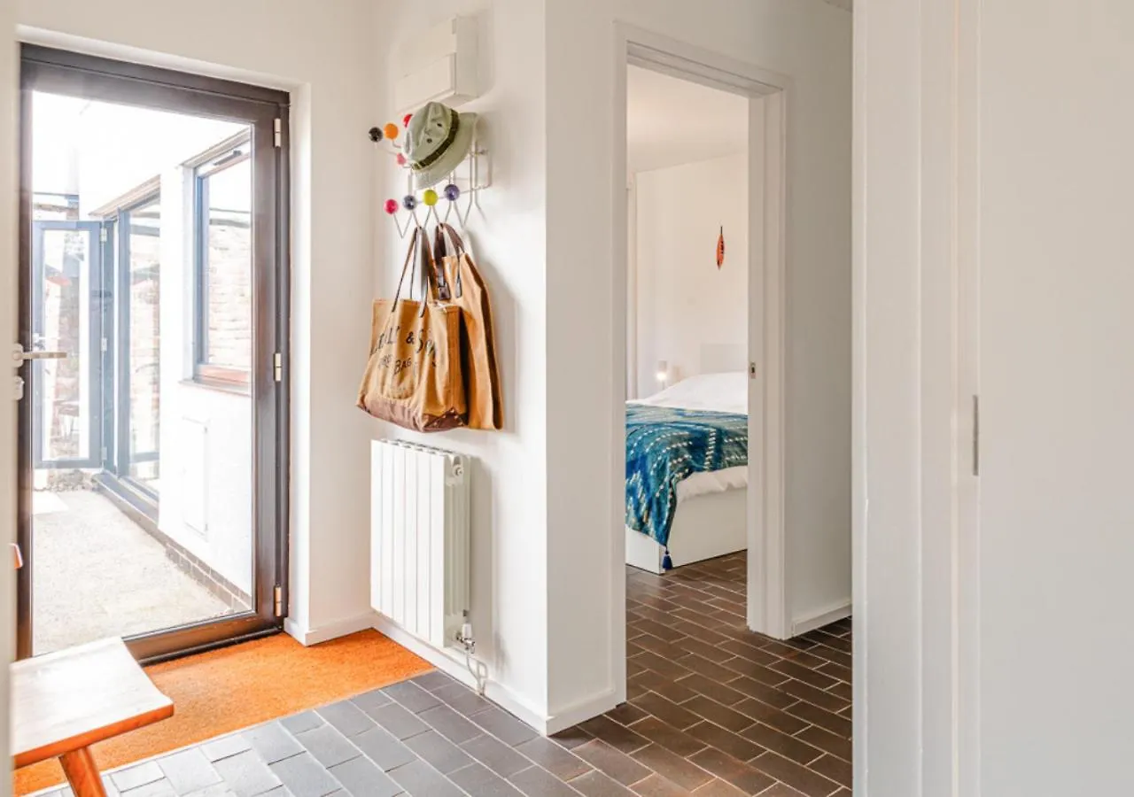 Mid-Century Modern Style 1Bd House With Large Garden Apartment Cheltenham
