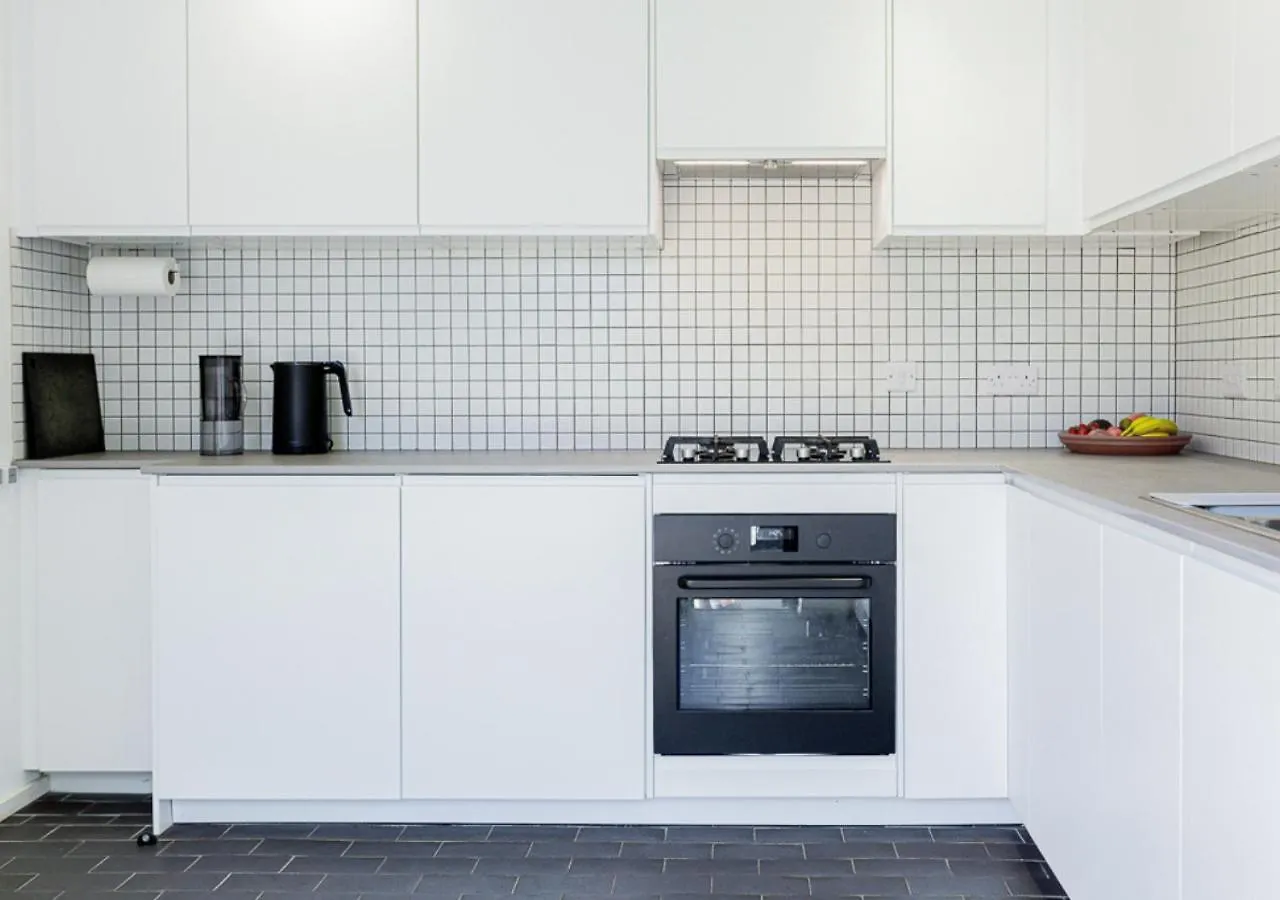Mid-Century Modern Style 1Bd House With Large Garden Apartment Cheltenham United Kingdom